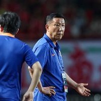 津媒：崔康熙现在对山东泰山队怨气极大，继续留队原因就是钱